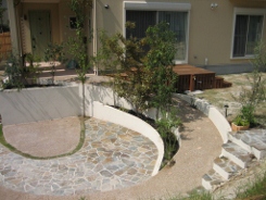 階段をスロープに こだわりの庭づくりをプロデュース 庭園空間ラボ